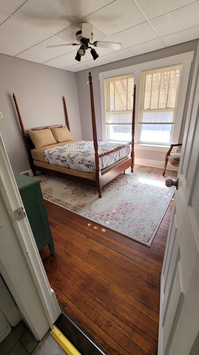 Building Photo - 1601 N Broadway St