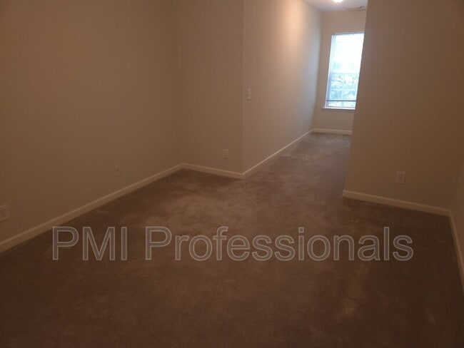 Building Photo - 2305 Keegan Dr