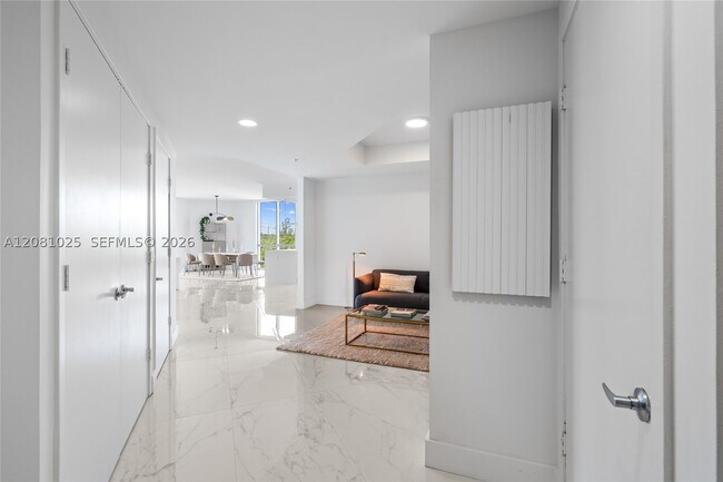 Building Photo - 17111 Biscayne Blvd