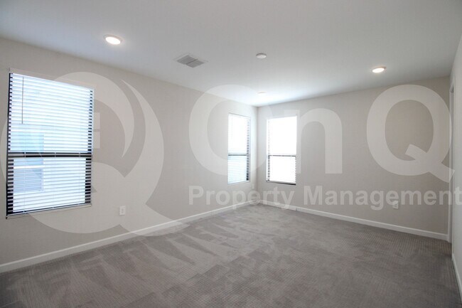 Building Photo - 4817 E St John Rd