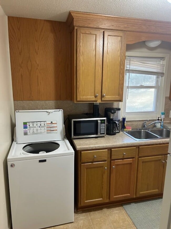 Building Photo - 194 VFW Dr