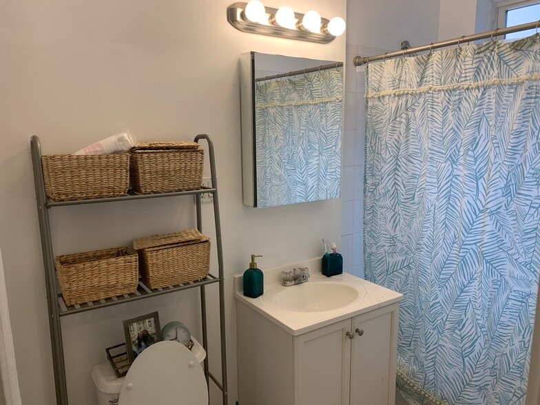 Building Photo - 115 Norway St