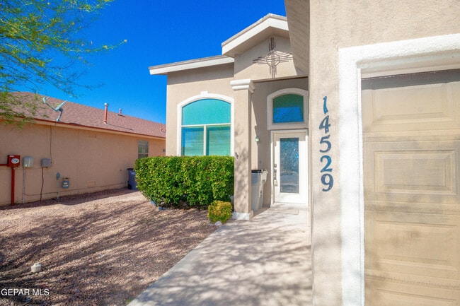 Building Photo - 14529 Jesus Almeida