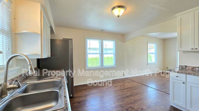 Building Photo - 1083 Alder Ave