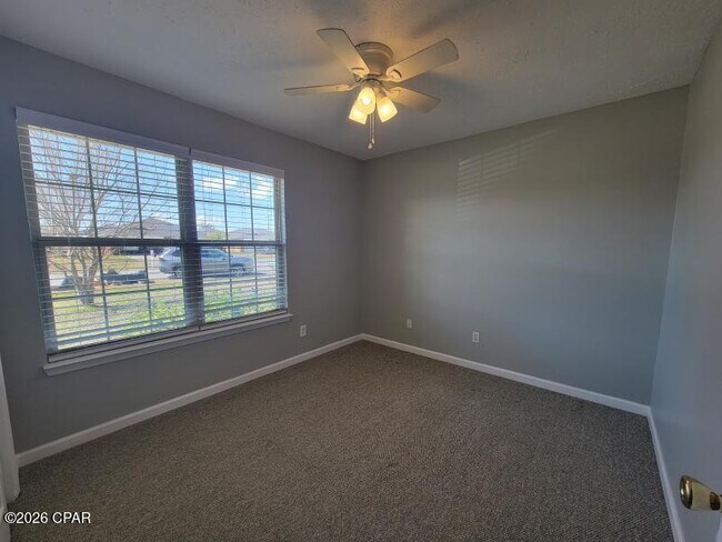 Building Photo - 2406 Maple Ct