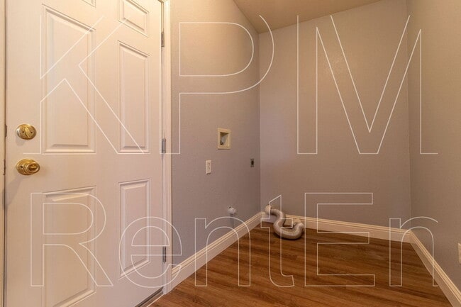 Building Photo - 6221 Crestview Cir
