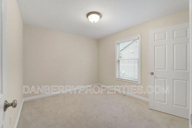 Building Photo - 14866 Lake Winds Dr