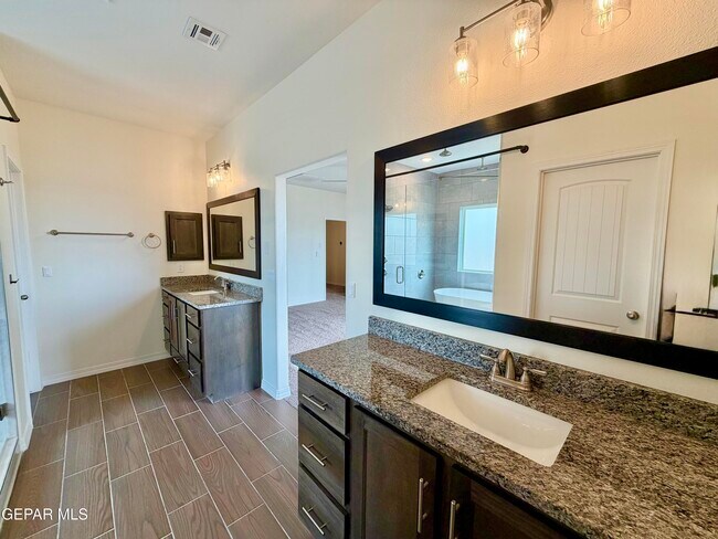 Building Photo - 122 Esther Trl