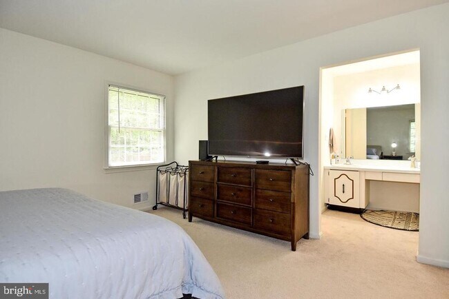 Building Photo - 3714 Carriage House Ct