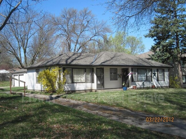 Building Photo - 323 S 47th St