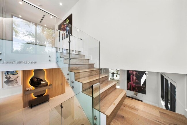 Building Photo - 710 S Shore Dr