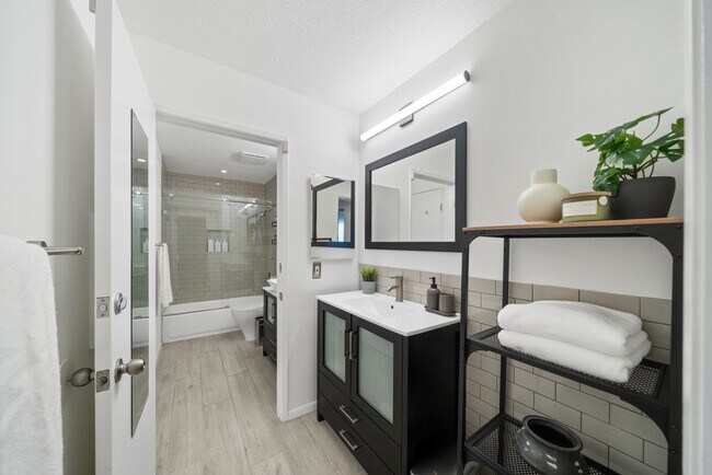 Building Photo - 12841 Forest Dr