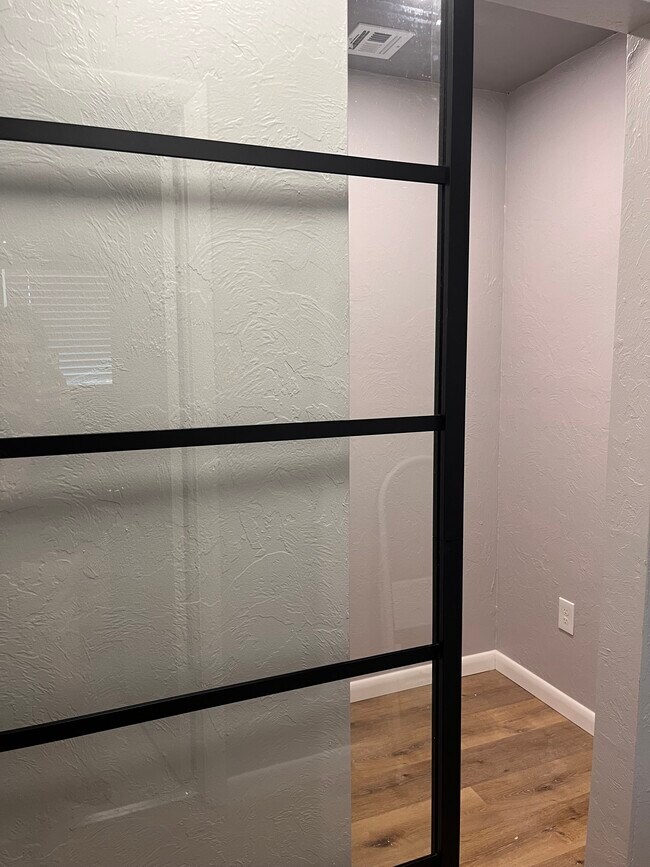 Computer/I-pad nook by the entrance - 132 Elwood Dr