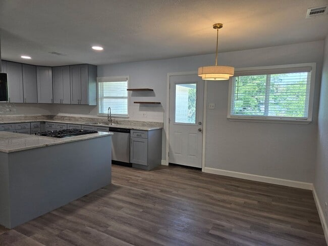 Building Photo - 2647 Springvale Dr