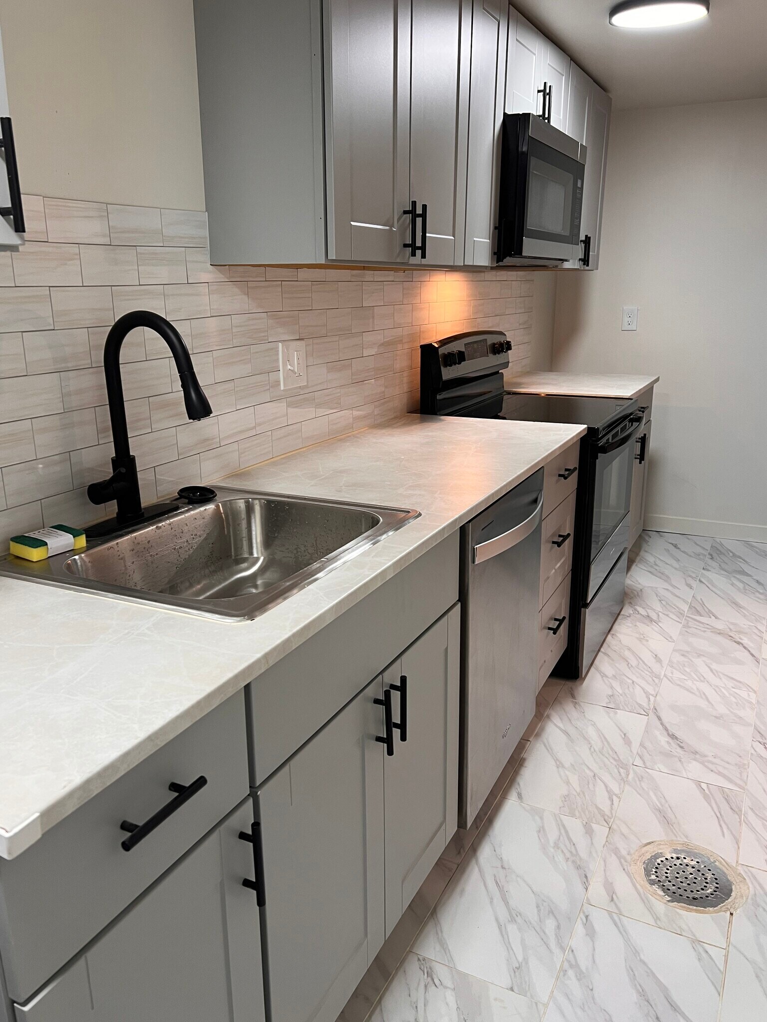 Building Photo - 8771 Oakwood St