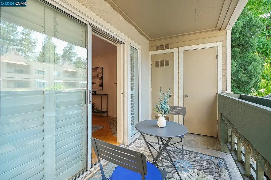 Building Photo - 2530 Oak Rd