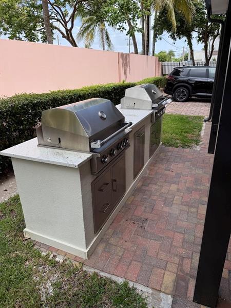 Building Photo - 4241 N Ocean Blvd