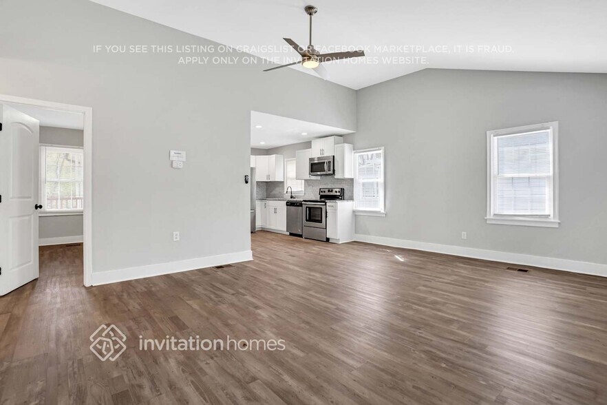 Building Photo - 981 Moreland Dr SE