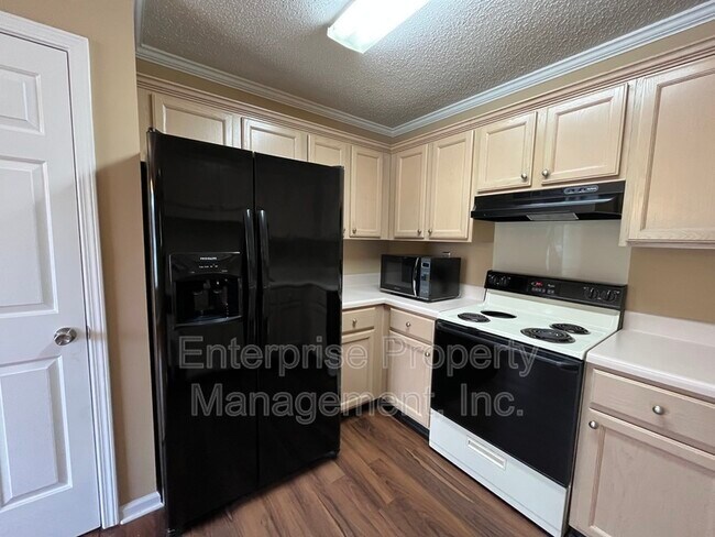 Building Photo - 8642 Pantherburn Cir N