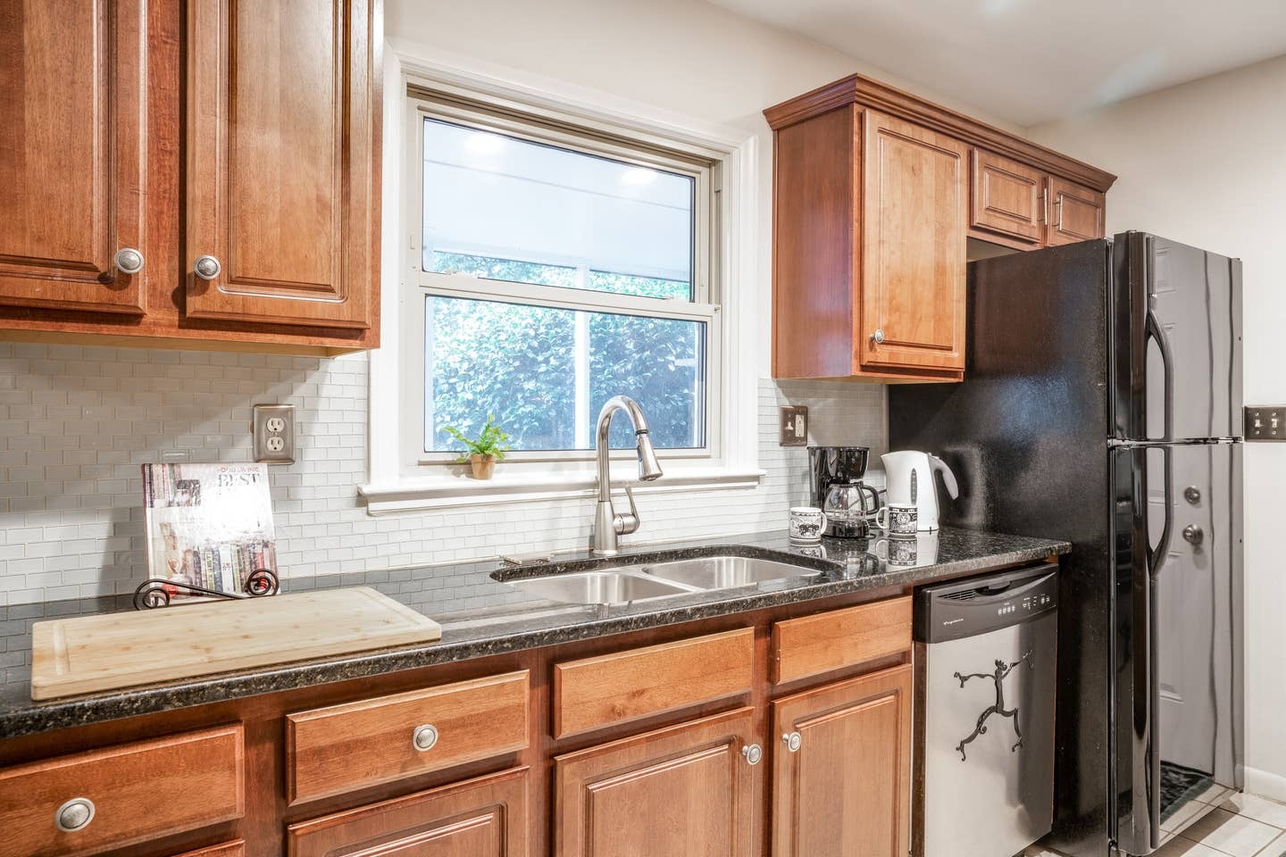 Building Photo - 2461 Fontaine Circle