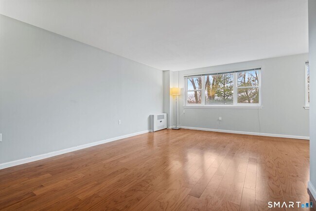 Building Photo - 891 Farmington Ave