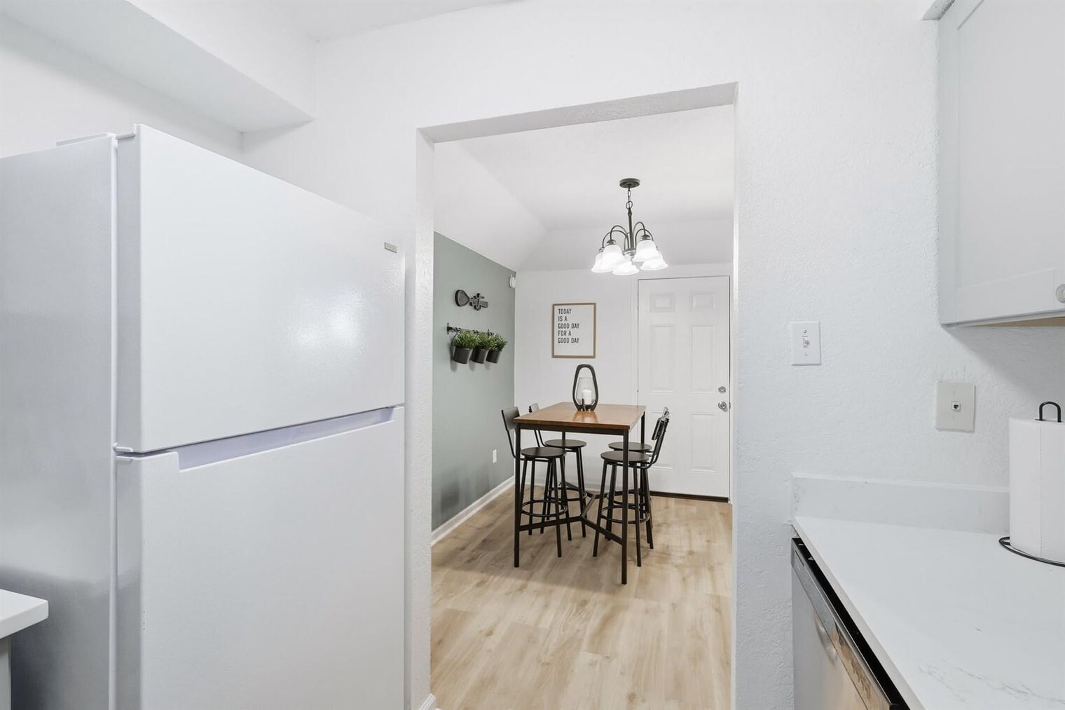 Building Photo - 2162 E Arkansas Ln