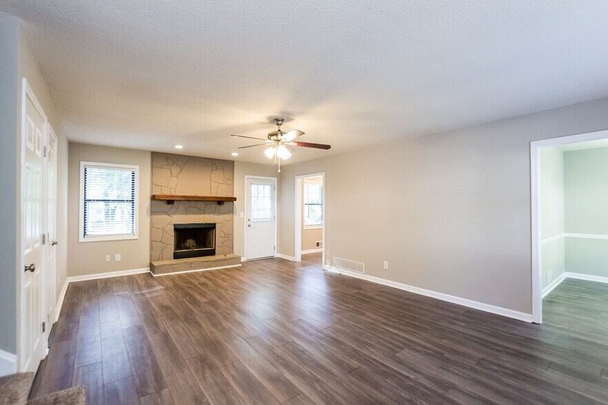 Building Photo - 3055 Sumit Wood Dr NW