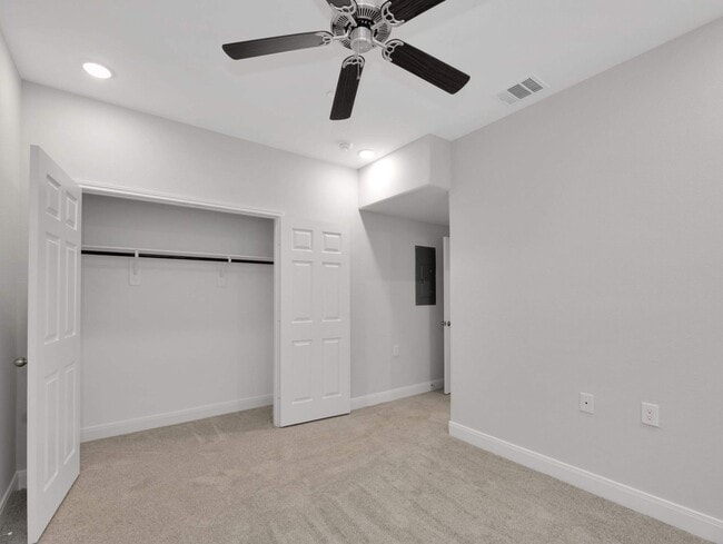 Building Photo - 430 Schmidt Rd