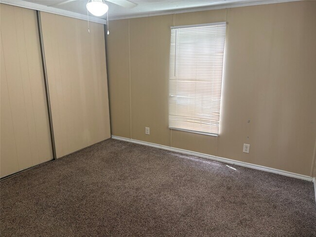 Building Photo - 14427 W Lee Shore Dr