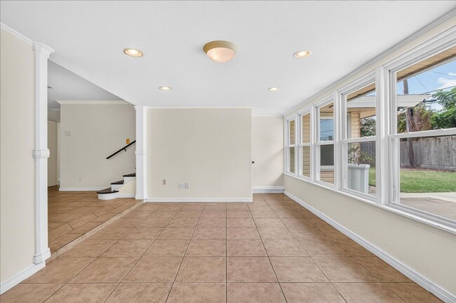 Building Photo - 609 Peerman Pl