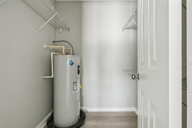 Building Photo - 801 W Montrose St