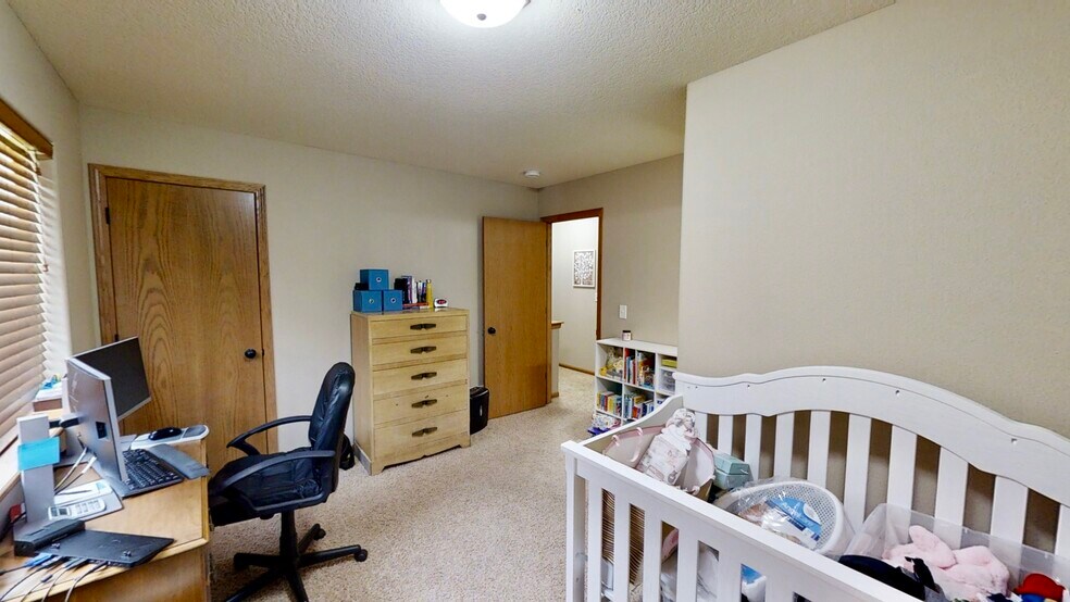 Rear Bedroom - 4902 Algonquin Dr