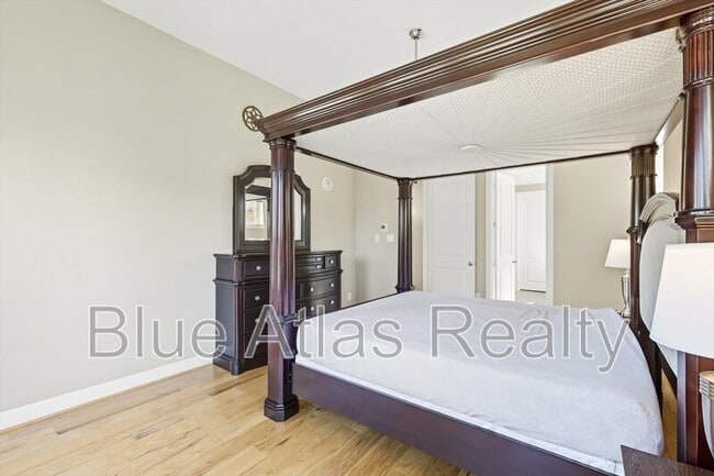 Building Photo - 4983 Stornoway Dr