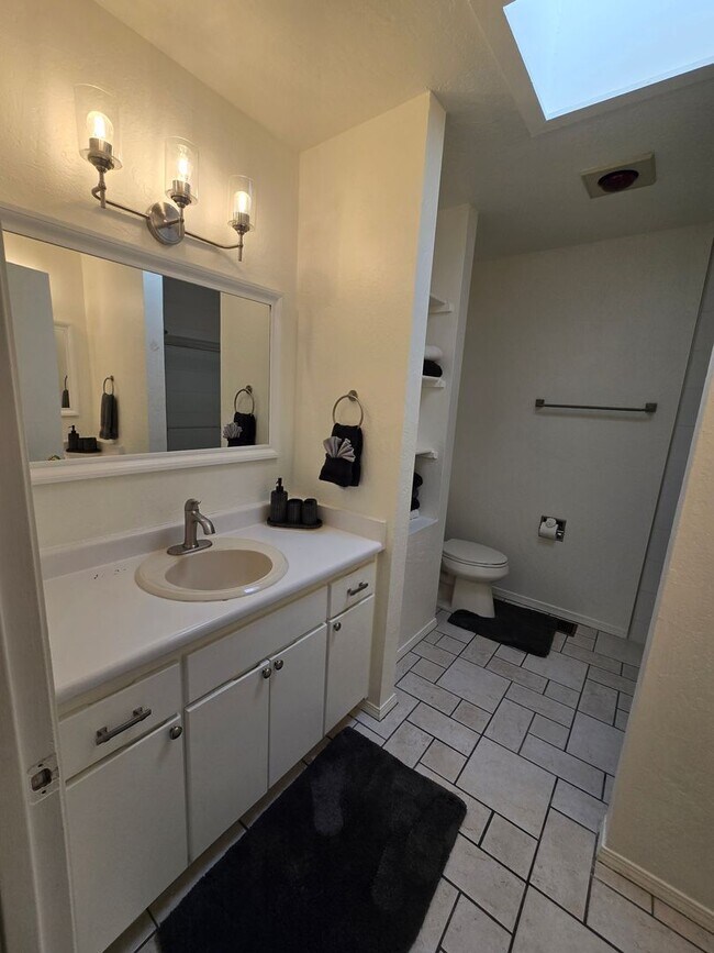 Building Photo - 2269RR-Upper Level