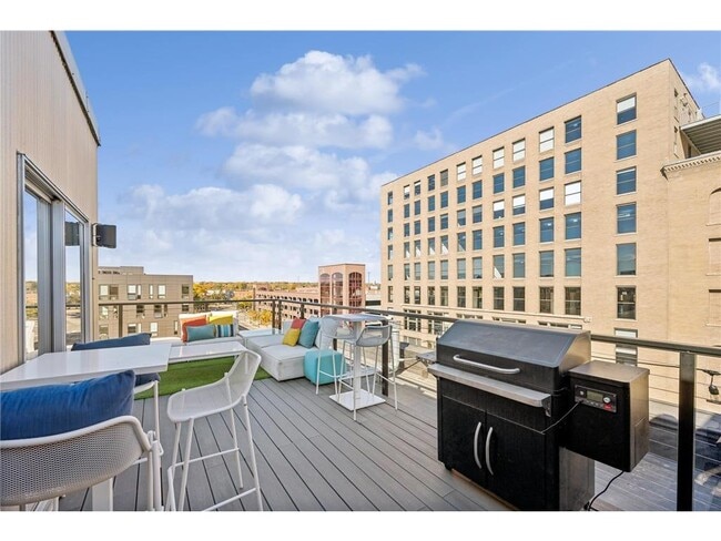 Building Photo - 801 N Washington Ave