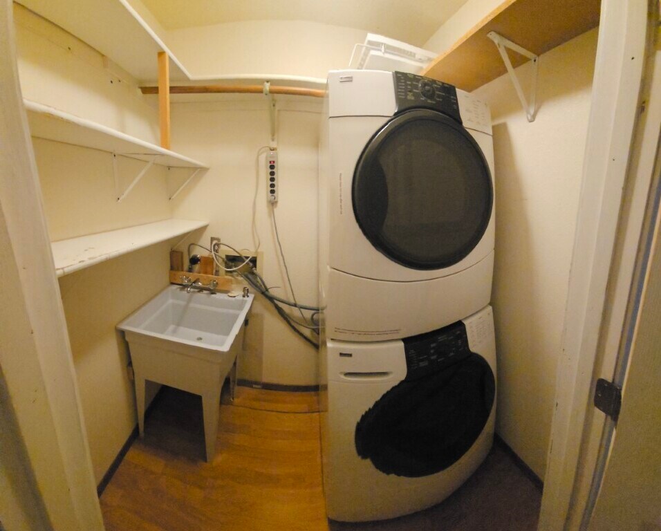 Laundry - 74 Camino De Las Huertas