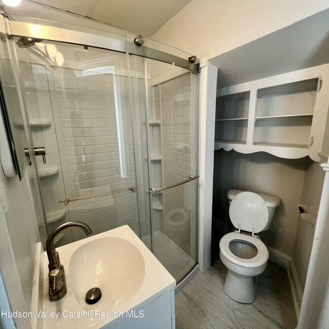 Building Photo - 140 Albany Ave