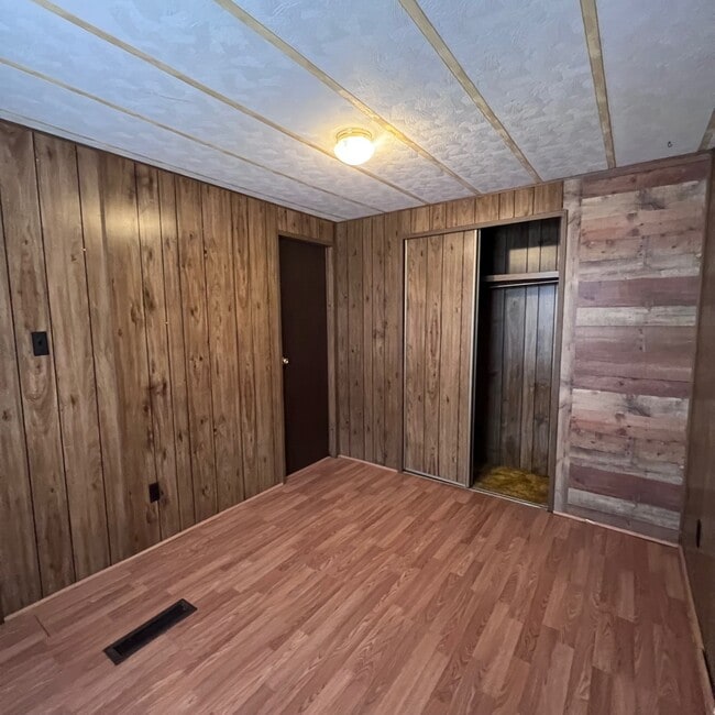 Building Photo - 282 Pete Martin Dr