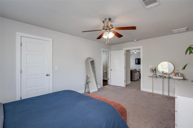 Building Photo - 7405 Buchholz St