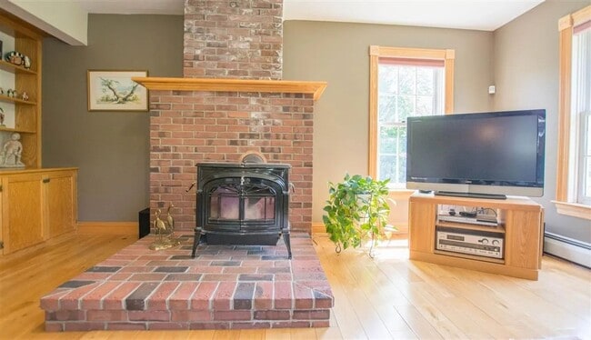 Building Photo - Spacious 4-Bedroom Home for Rent in Williston, VT