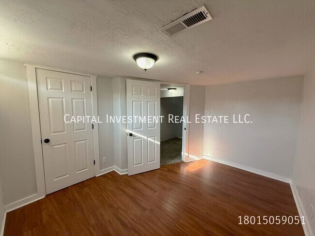 Building Photo - 1386 S 900 W