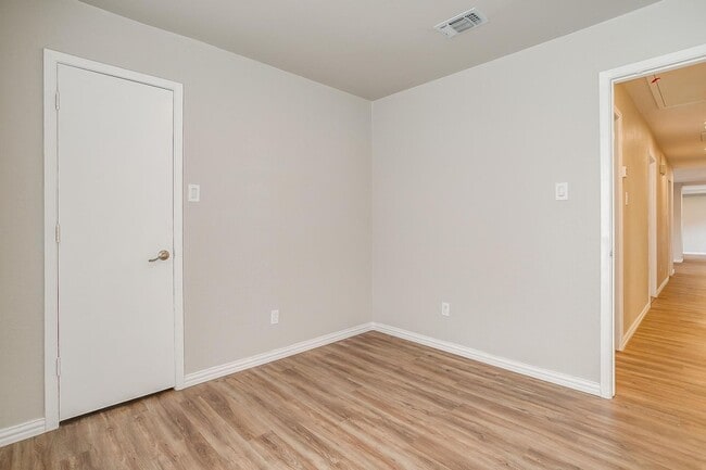 Building Photo - 5947 Chimney Wood Cir