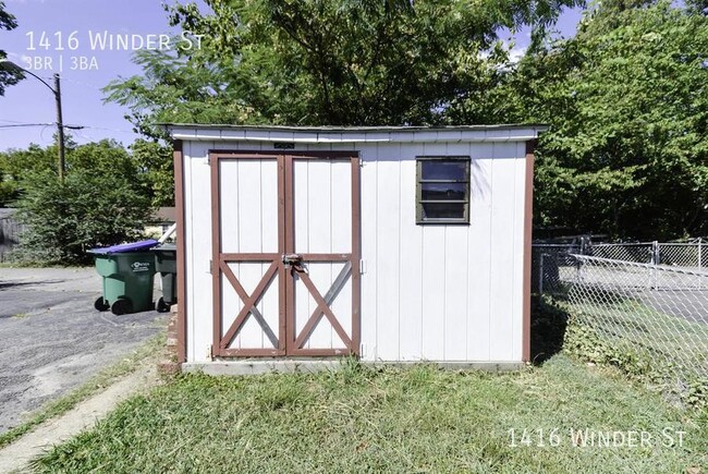 Building Photo - RENOVATED 3 Bed, 3 Bath with 2 Car Enclose...