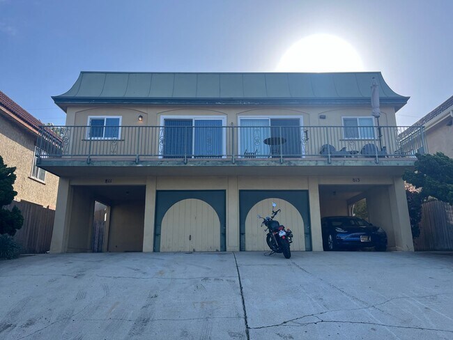 Building Photo - 811SV