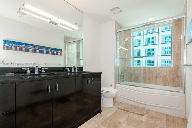 Building Photo - 300 S Biscayne Blvd