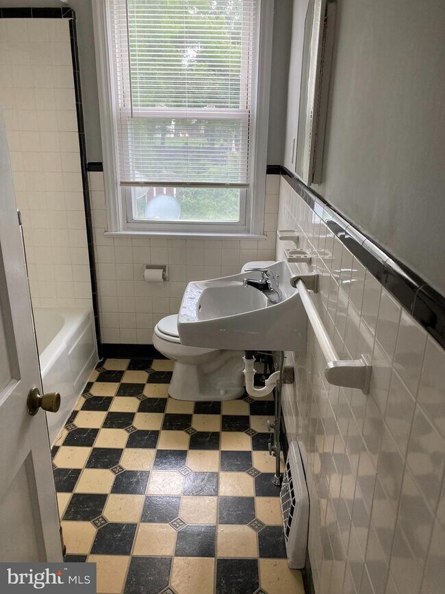 Building Photo - 254 WYOMING Ave