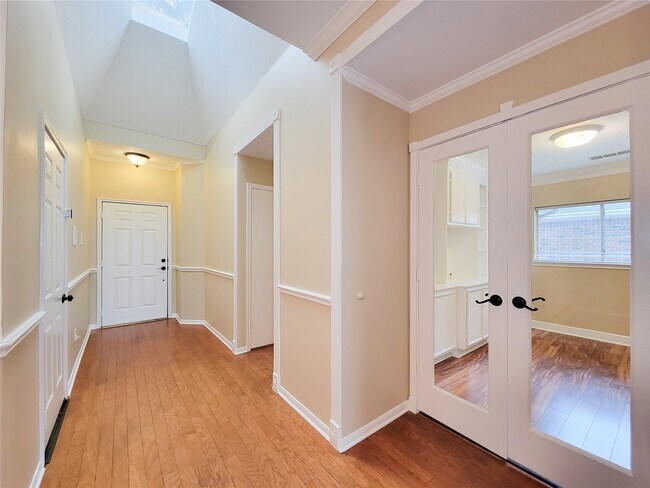 Building Photo - 3014 Millers Oak Ln