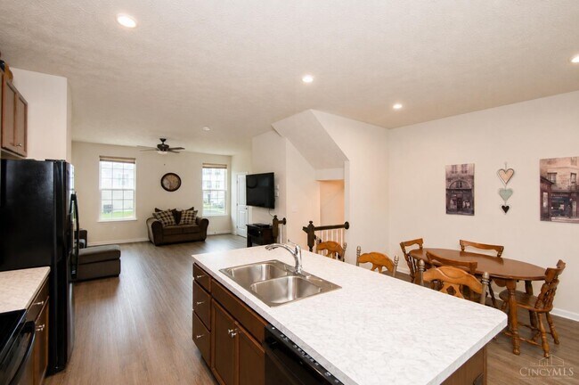 Building Photo - 984 Steamboat Dr