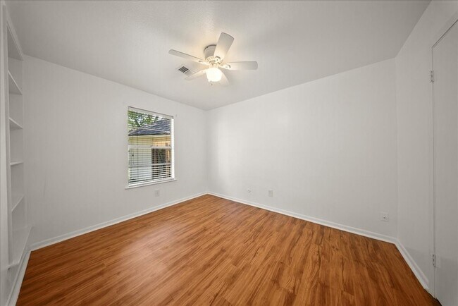 Building Photo - 421 Forrest Ln