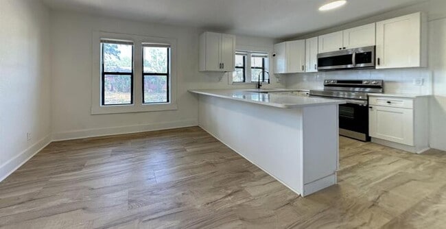 Building Photo - 1426 40th St S
